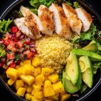 Боул с курицей, кускусом и манго в Нагамаки