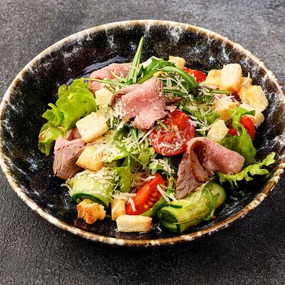 Салат с ростбифом в Sushi & More по цене 510 ₽