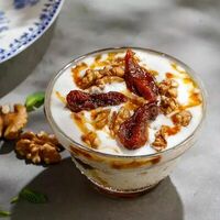 Мацони с медом и грецким орехом и курагой в Кукуруза
