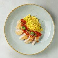 Куриная грудка с соусом сальса и кускусом в Кэрри