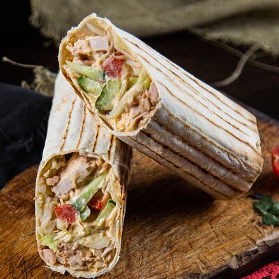 С телятиной и чесночным соусомв Shawarma Craft по цене 460 ₽