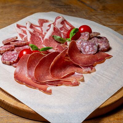 Мясная тарелка в Pasta и Вино по цене 1450 ₽