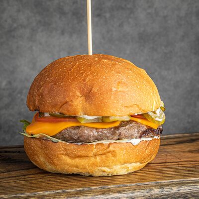 Бургер Четыре сыра в Мясоед по цене 790 ₽