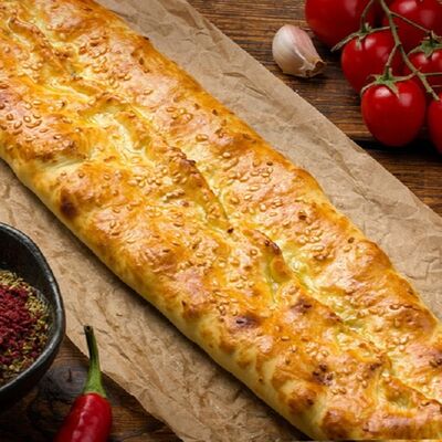 Закрытое пиде Каурмале с говядиной и сыром в Istanbul Kebab по цене 705 ₽