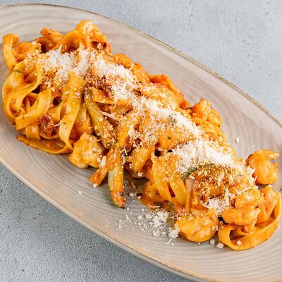 Тальятелле Арабьята с креветками и цукини в Табаско по цене 690 ₽