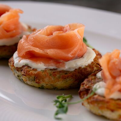 Драники с лососем в Кристалл по цене 850 ₽