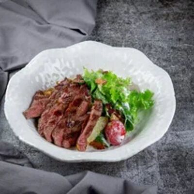Теплый салат с говядиной и картофелем в Duran Bar & Grill по цене 499