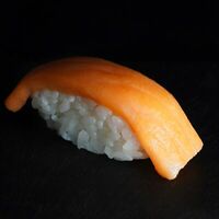 Суши Лосось копченый в Sushi рыбу