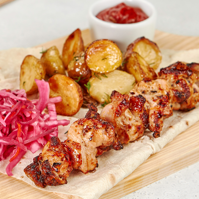 Шашлык из курицы с картофелем беби и капустой по-Грузински упак. Д в Bazar по цене 419 ₽