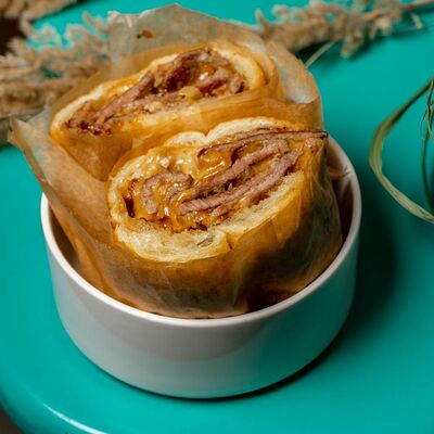 Филадельфийский стейк-сэндвич в Дафт паб по цене 550 ₽