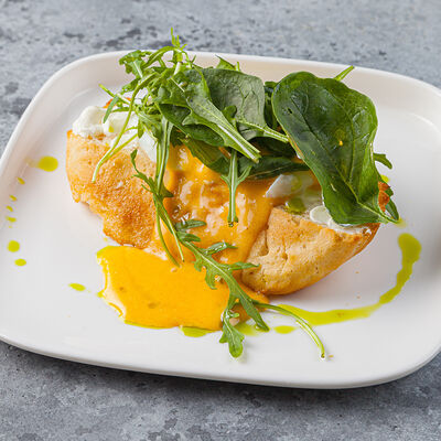 Бенедикт в соусе Голландез в Terra&Mare по цене 470 ₽