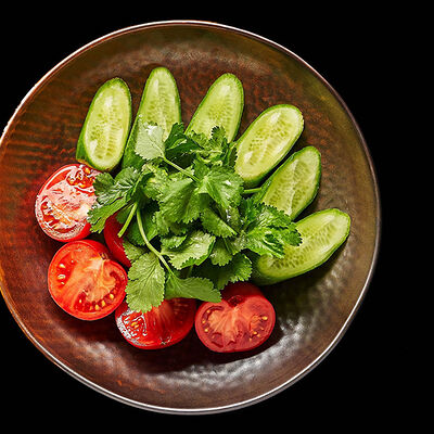 Овощной букет по бакински. Зелень для салатов. Бакинские свежие овощи. Букет из свежих овощей и зелени. Бакинские овощи.