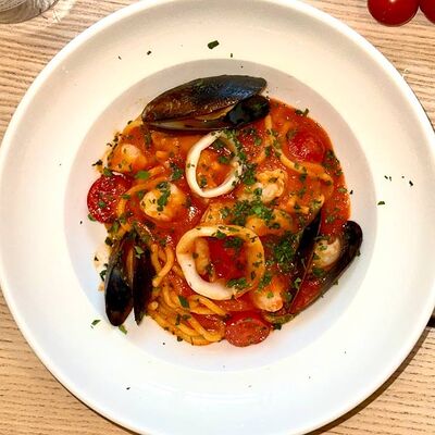 Спагетти с морепродуктамив МамаМиа по цене 1100 ₽