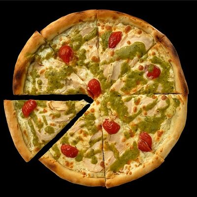 Пицца Сливочная курица песто в ХрюЧего по цене 799 ₽