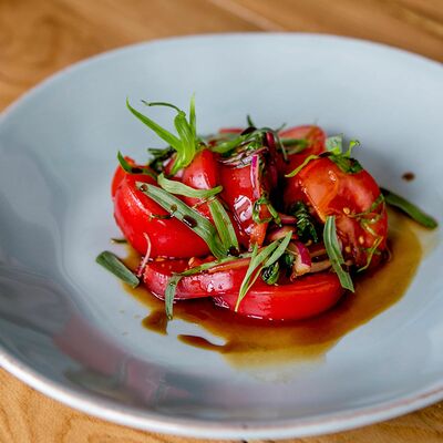 Салат из помидоров с тархуном в Мацони по цене 290