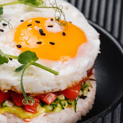 Японский завтрак с лососем в Umami по цене 690 ₽