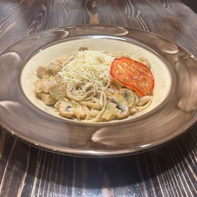 Удон с курицей в сливочном-соевом соусев Бардак Бар по цене 580 ₽