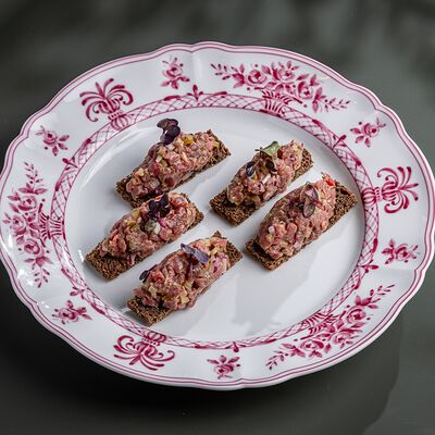 Тартар из говядиныв Green Pub по цене 1323 ₽