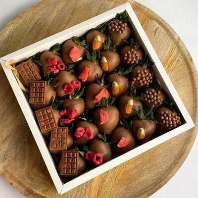 Клубничный набор Прага большой в Клубника по цене 6990 ₽