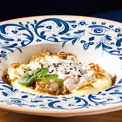 Грузинский бефстроганов с белыми грибамив NANA Pirveli по цене 1325 ₽