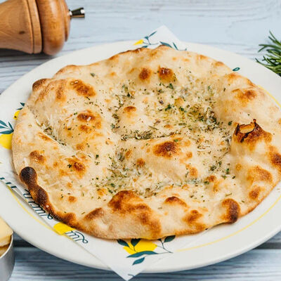 Фокачча с пармезаном в Lucia osteria по цене 190 ₽