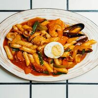 Токпокки в томатном соусе в Корейское бистро. Чосон