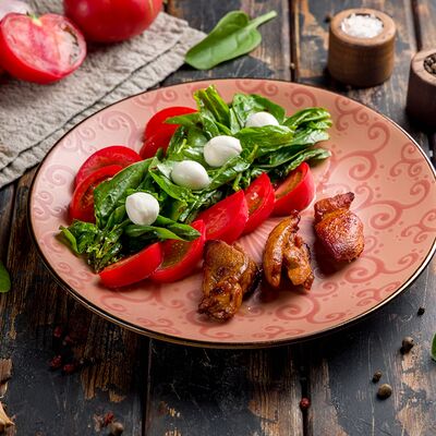 Теплый салат Жемчужина в Тбилисоба по цене 835 ₽