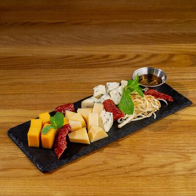 Сырная тарелка в Хосперкафе бульвар по цене 990 ₽