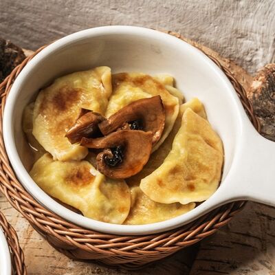 Вареники с картофелем и грибами в Трактиръ Кадриль по цене 495 ₽