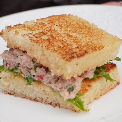 Сэндвич с тунцом и томатами в Pur Pur по цене 660 ₽