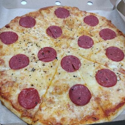 Пицца с колбаскамив Настроение вкуса по цене 620 ₽