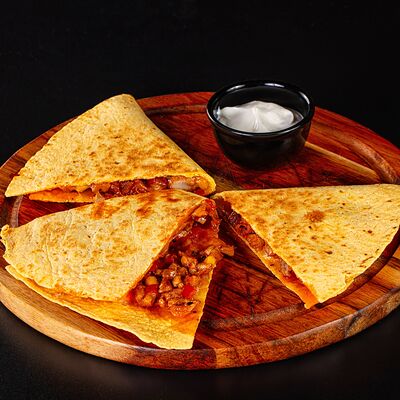 Кесадилья в MOS Lounge & Bar по цене 550 ₽