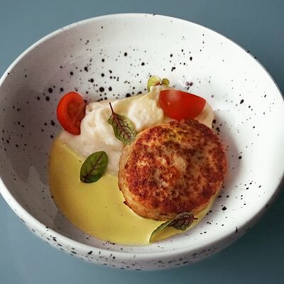 Котлета куриная, картофельное пюре, соус карри в Причал по цене 629 ₽