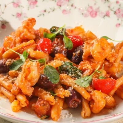 Паста Казаречче с томатами и креветками в Ива по цене 1055 ₽