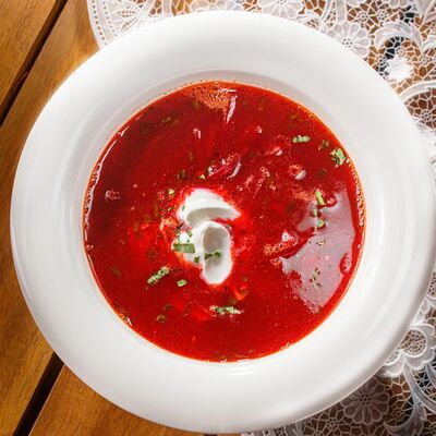 Борщ с домашней сметаной в Лентяйка по цене 160 ₽