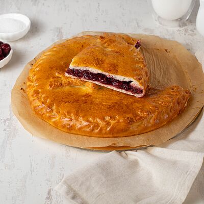 Пирог с вишней в Хлебное место по цене 590 ₽