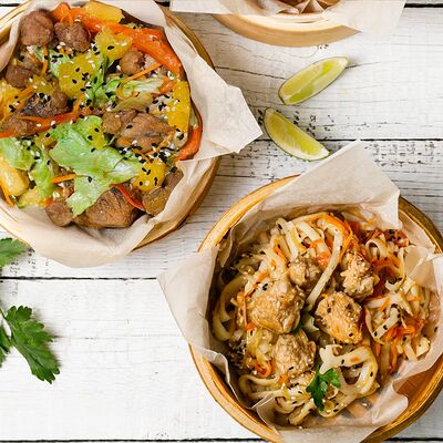 Горячее и салат в Дядюшка Фо по цене 760 ₽