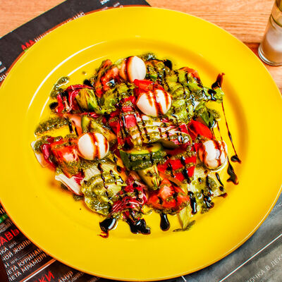 Салат Опасные связи в The Тёлки по цене 210 ₽