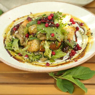 Салат с маринованной утиной грудкой в Кардамон по цене 600 ₽