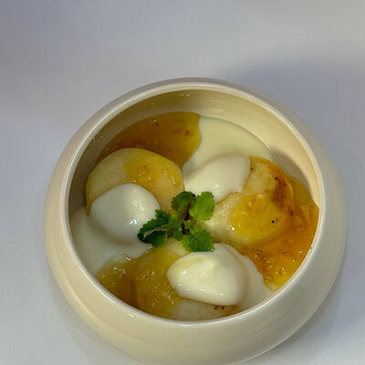 Сырники со сливочным кремом и апельсиновым вареньем в Krems по цене 490 ₽