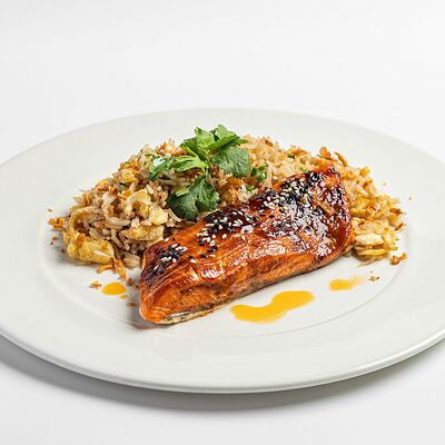 Карельская форель с соусом терияки и рисом по-азиатски в Kitchen по цене 890