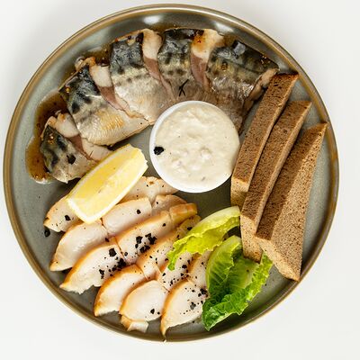 Рыба холодного и горячего копчения с форшмаком по-еврейски в CASPARY BRAU по цене 950 ₽