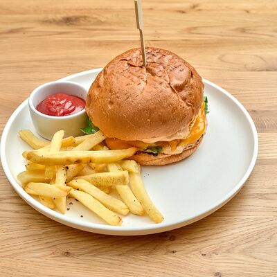 Бургер с мраморной говядиной и фри в Местные по цене 1450 ₽