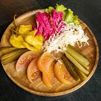 Ассорти из солений в Кафе Мясо