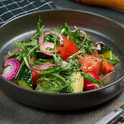 Салат из свежих овощей в From по цене 420 ₽