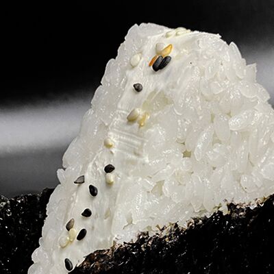 Онигири Сливочный в Роллс Ройс Суши по цене 420 ₽