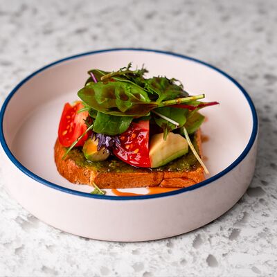 Авокадо-тост с томатами в Cream Soda по цене 650 ₽