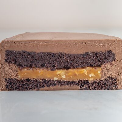 Бенто-торт Сникерс в Мамин Cake по цене 2000 ₽