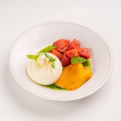 Буррата с печеным перцем и помидорами в Сыроварня по цене 116000 сум