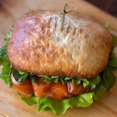 Панини Лосось с творожным сыром в Mybion по цене 510 ₽